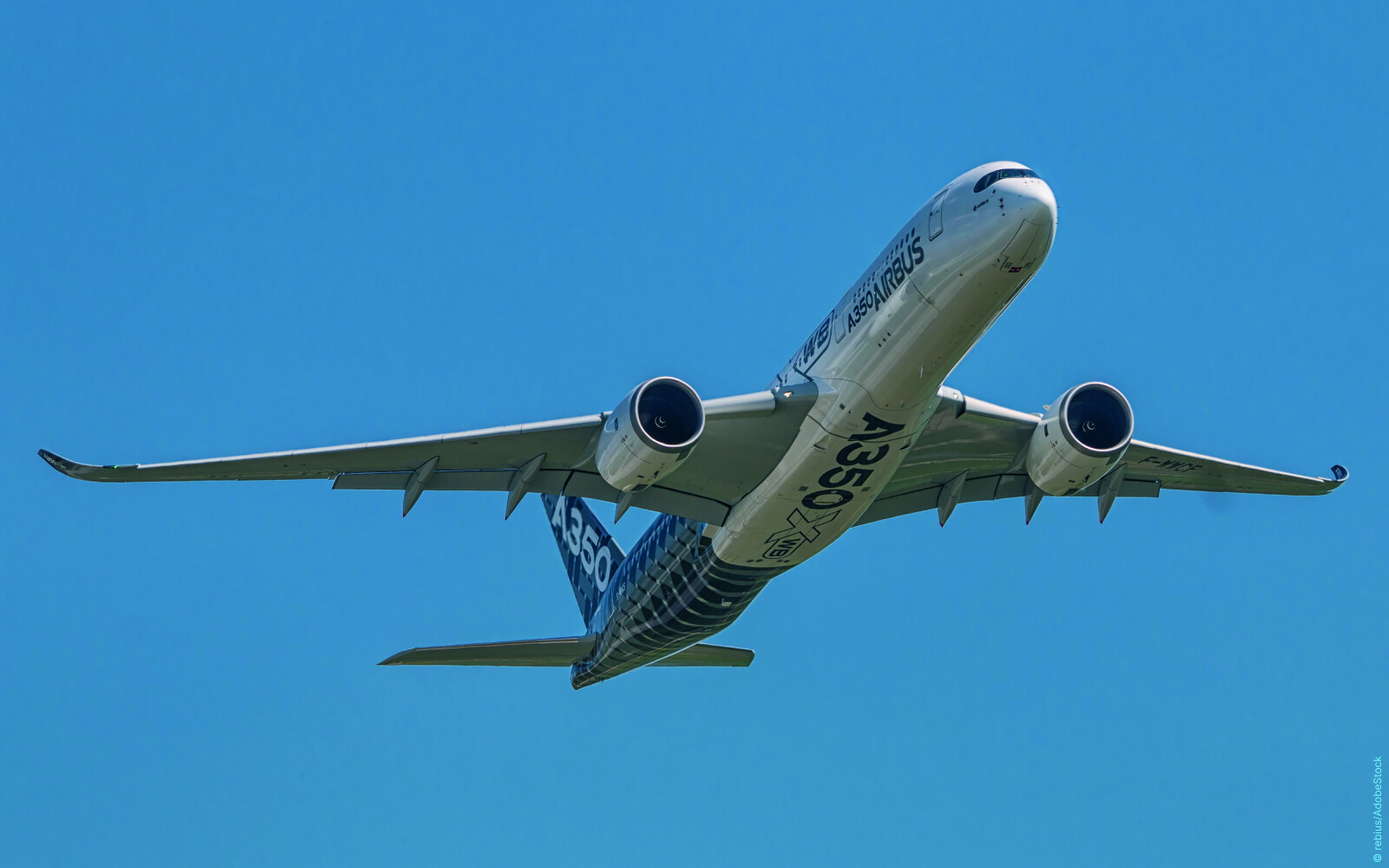 Airbus A350 climbing